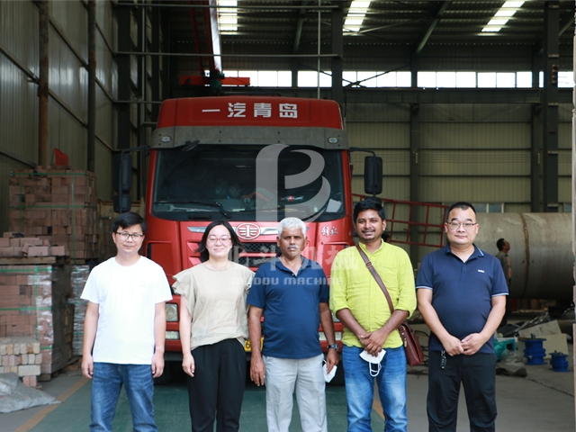 印尼客戶(hù)對(duì)我公司椰殼炭化機(jī)表示認(rèn)可和贊許