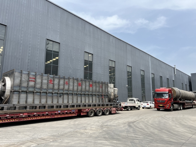 烘干機、炭化機全套生產(chǎn)線，四車浩浩蕩蕩齊發(fā)